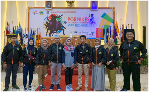 Dari kiri ke kanan: Bagus (Ketua BEM), Ilmi, Fera, Pak Tri (WaKet III), Bu Indah (Ka. Bag. Kemahasiswaan), Pak Dedi (Sek. Prodi Diploma III), Ulumul (Wakil Ketua BEM), Novi, Aji